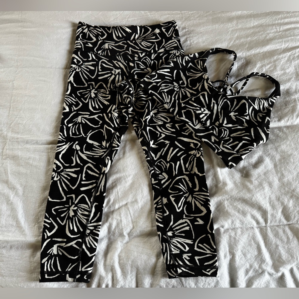 Athleta Black and White Floral Leggings and Top Set